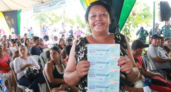 Governo de Goiás entrega mais de R$ 1 milhão em benefícios habitacionais para quatro municípios